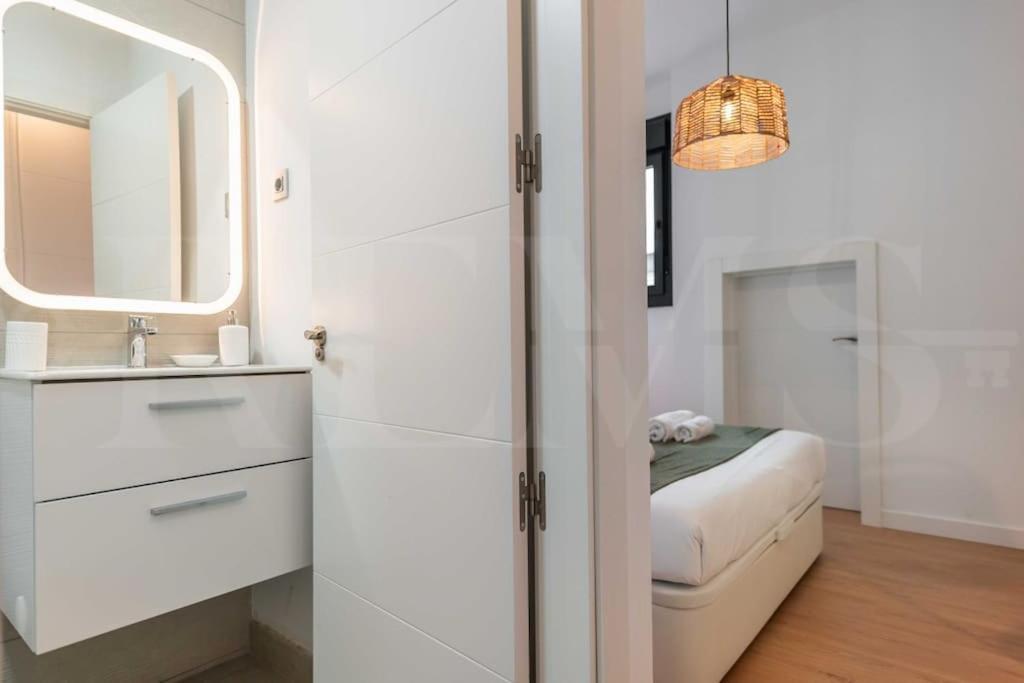 Fresh & Stylish Apartment With Parking By Rems Malaga Zewnętrze zdjęcie
